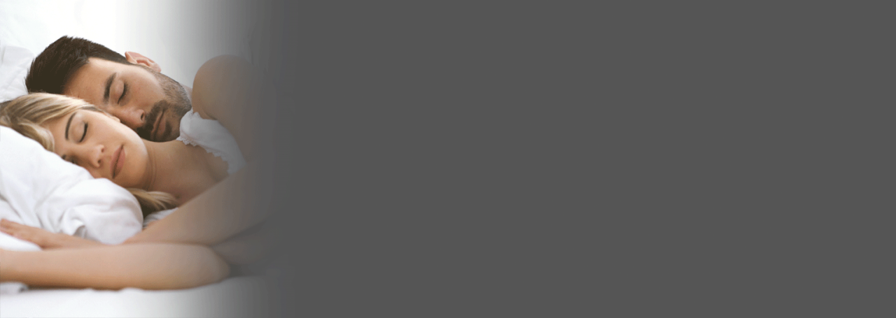 Пара мирно спить