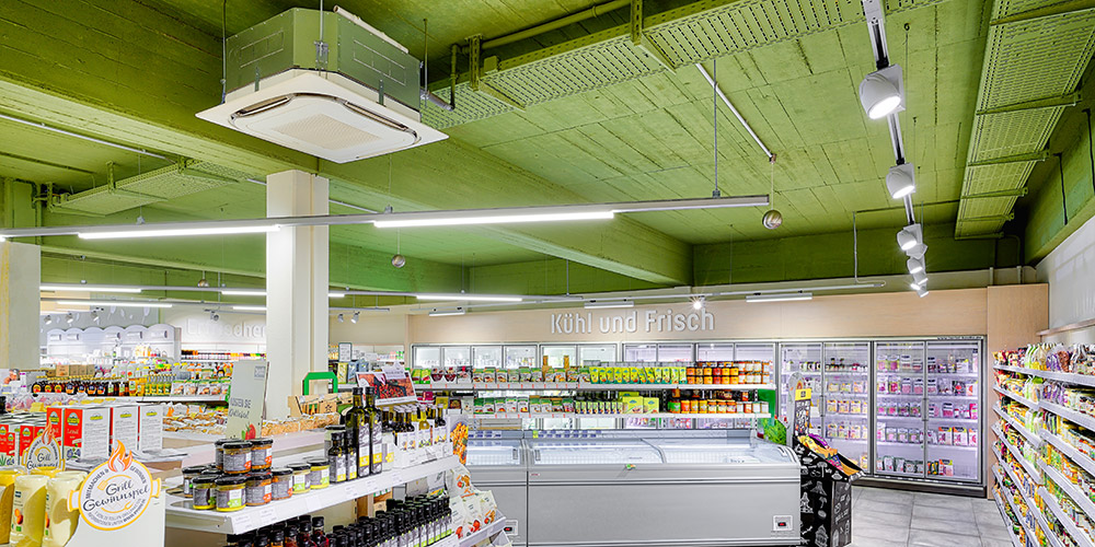 продуктовий магазин із стельовим блоком кліматичної системи